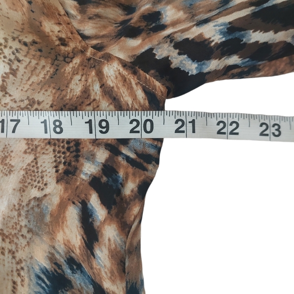 L’AGENCE Button Down Animal Print Blouse. - Picture 6 of 10